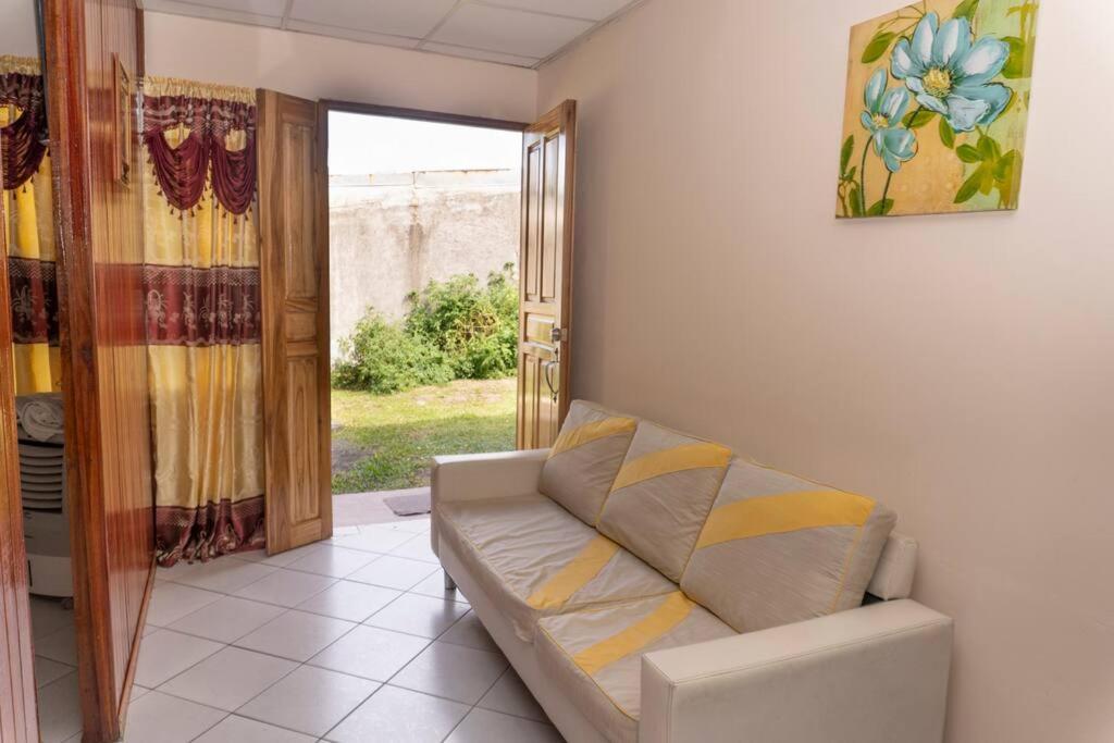 Guápiles Apartamento Daly 3 מראה חיצוני תמונה