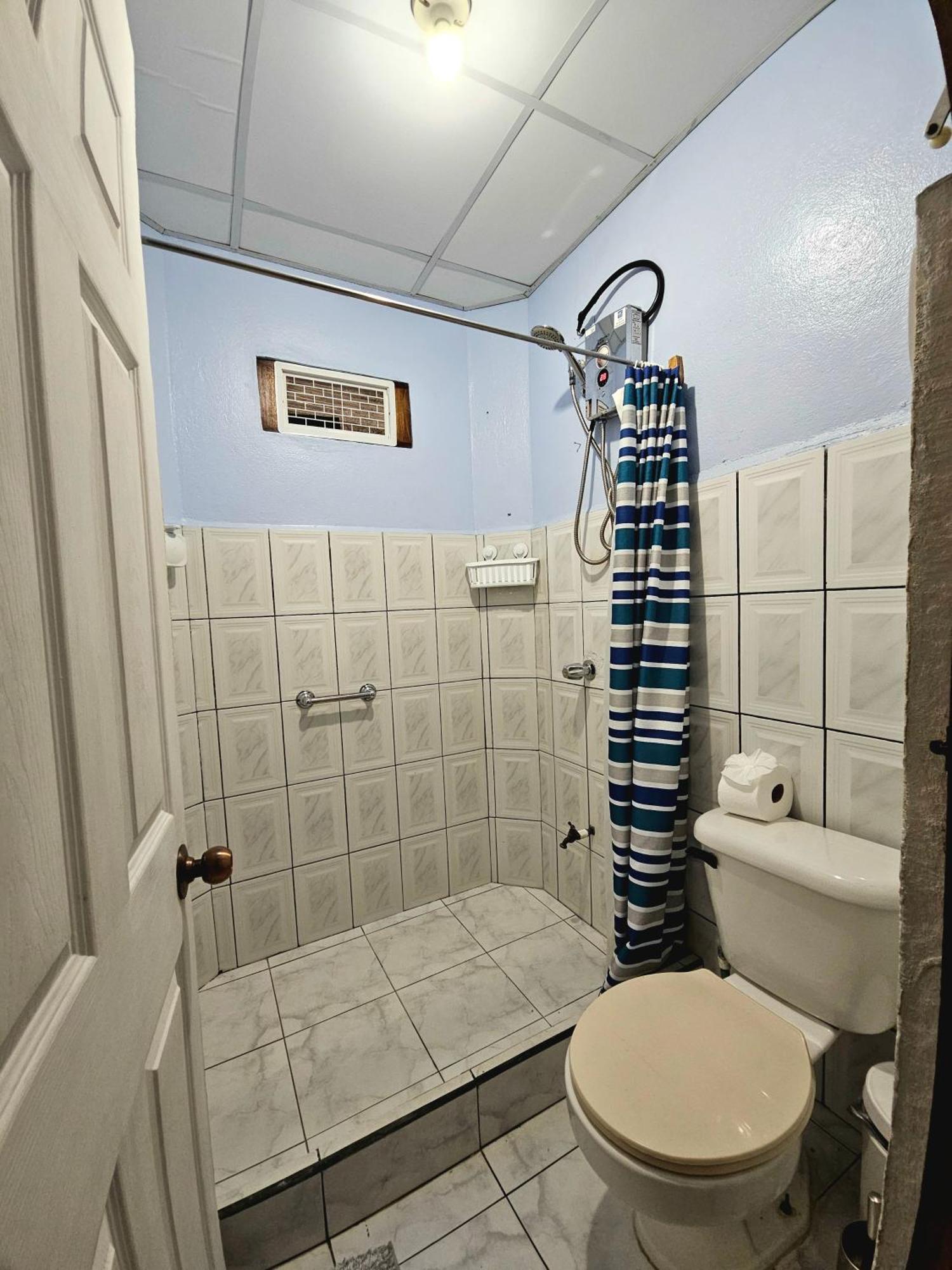 Guápiles Apartamento Daly 3 מראה חיצוני תמונה